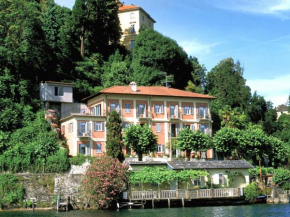 Гостиница Locazione Turistica Casa sul lago-1  Орта Сан Джиулио